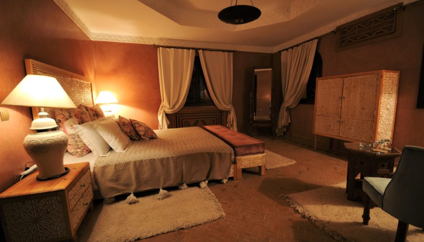 https://www.villamalikasilvana.com/wp-content/uploads/2020/12/Chambre-le-papillon-Villa-Malika-Marrakech-1-870x496.jpg