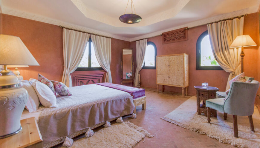 https://www.villamalikasilvana.com/wp-content/uploads/2020/12/Chambre-le-papillon-Villa-Malika-Marrakech-5-scaled-e1675784972777-870x496.jpg