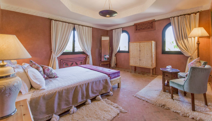 https://www.villamalikasilvana.com/wp-content/uploads/2020/12/Chambre-le-papillon-Villa-Malika-Marrakech-6-870x496.jpg