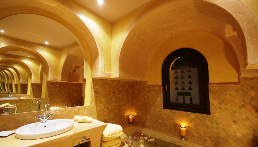 https://www.villamalikasilvana.com/wp-content/uploads/2020/12/Chambre-le-papillon-Villa-Malika-Marrakech-7-870x496.jpg