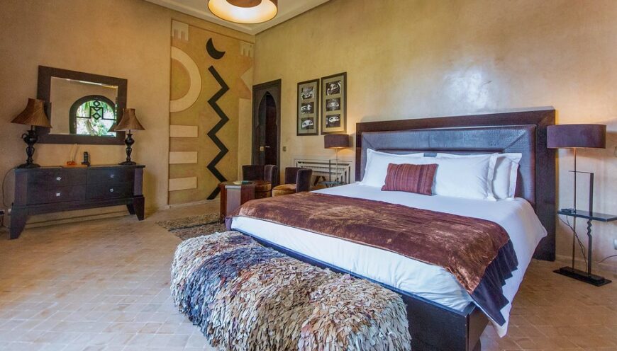 https://www.villamalikasilvana.com/wp-content/uploads/2020/12/Suite-le-Paon-Villa-Marrakech-1-870x496.jpg