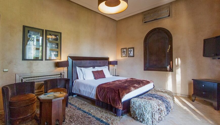 https://www.villamalikasilvana.com/wp-content/uploads/2020/12/Suite-le-Paon-Villa-Marrakech-5-870x496.jpg